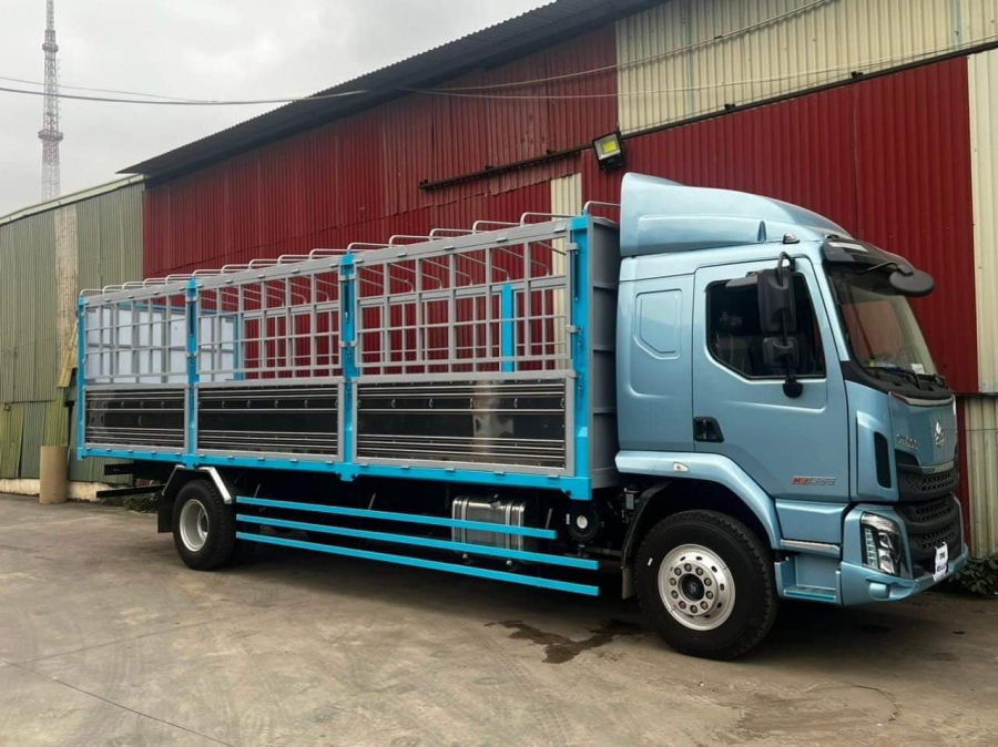 XE TẢI THÙNG CHENGLONG M3 4X2 200HP (6 MÁY - THÙNG 8M25 - 8.600 TẤN)