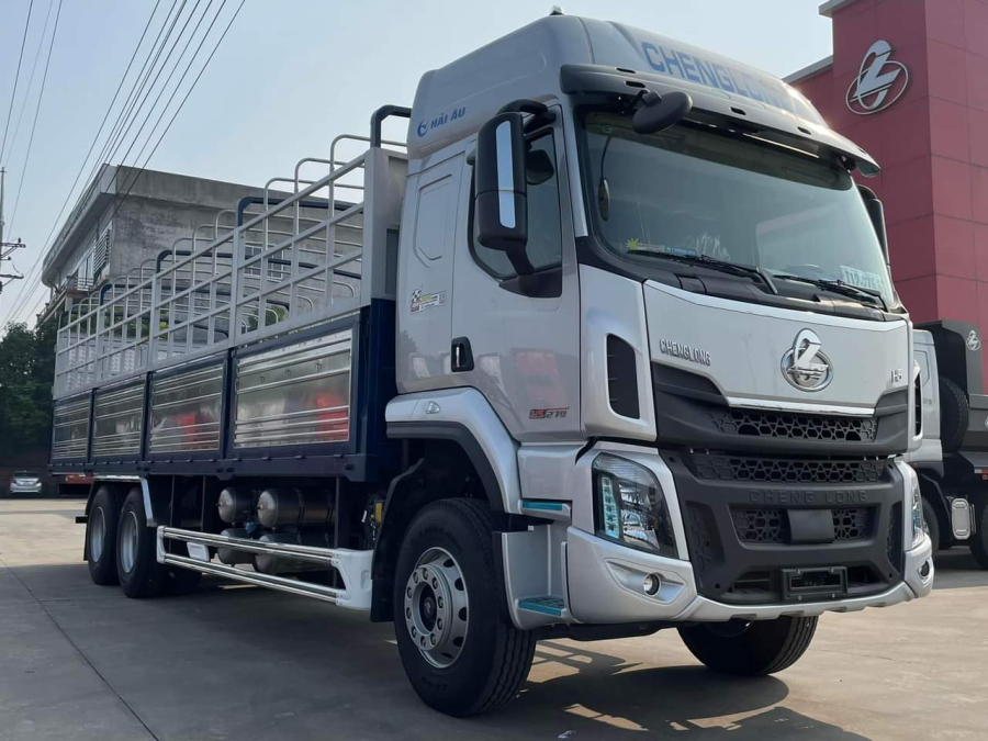 XE TẢI THÙNG CHENGLONG H5 6×4 270HP (THÙNG MUI BẠT)