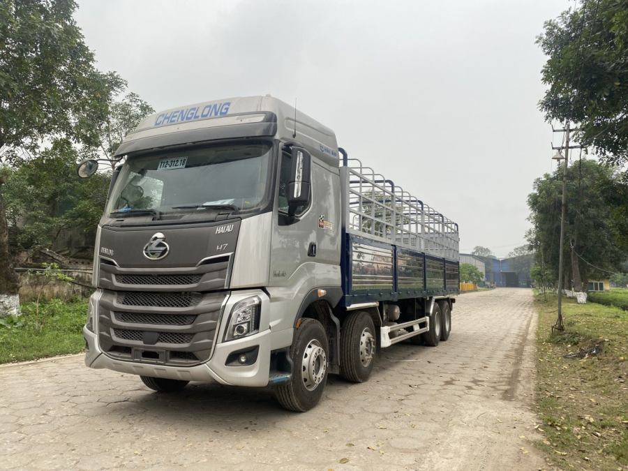 XE TẢI THÙNG CHENGLONG H7 8×4 400HP (THÙNG MUI BẠT)